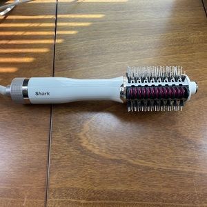 Shark smoothstyle heated comb and brush